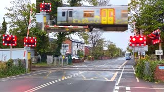 Birkdale Crescent Road Level Crossing Merseyside [upl. by Nama]